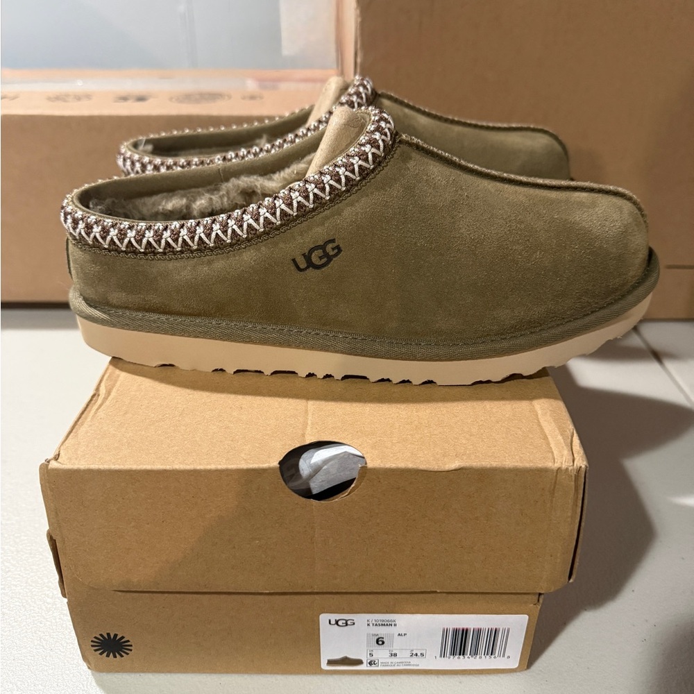 UGG Tasman II Slipper, Women’s 7, Kids 6